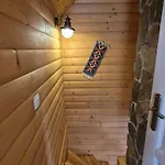 Na Klinie Nyaraló Łopuszna